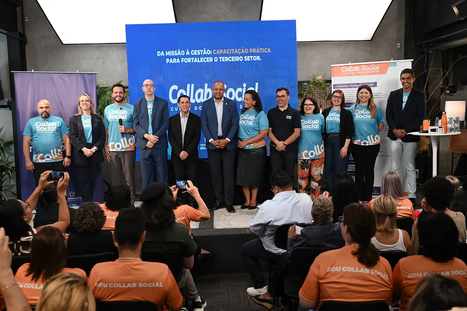Abertura do Collab Social no palco, com parceiros institucionais