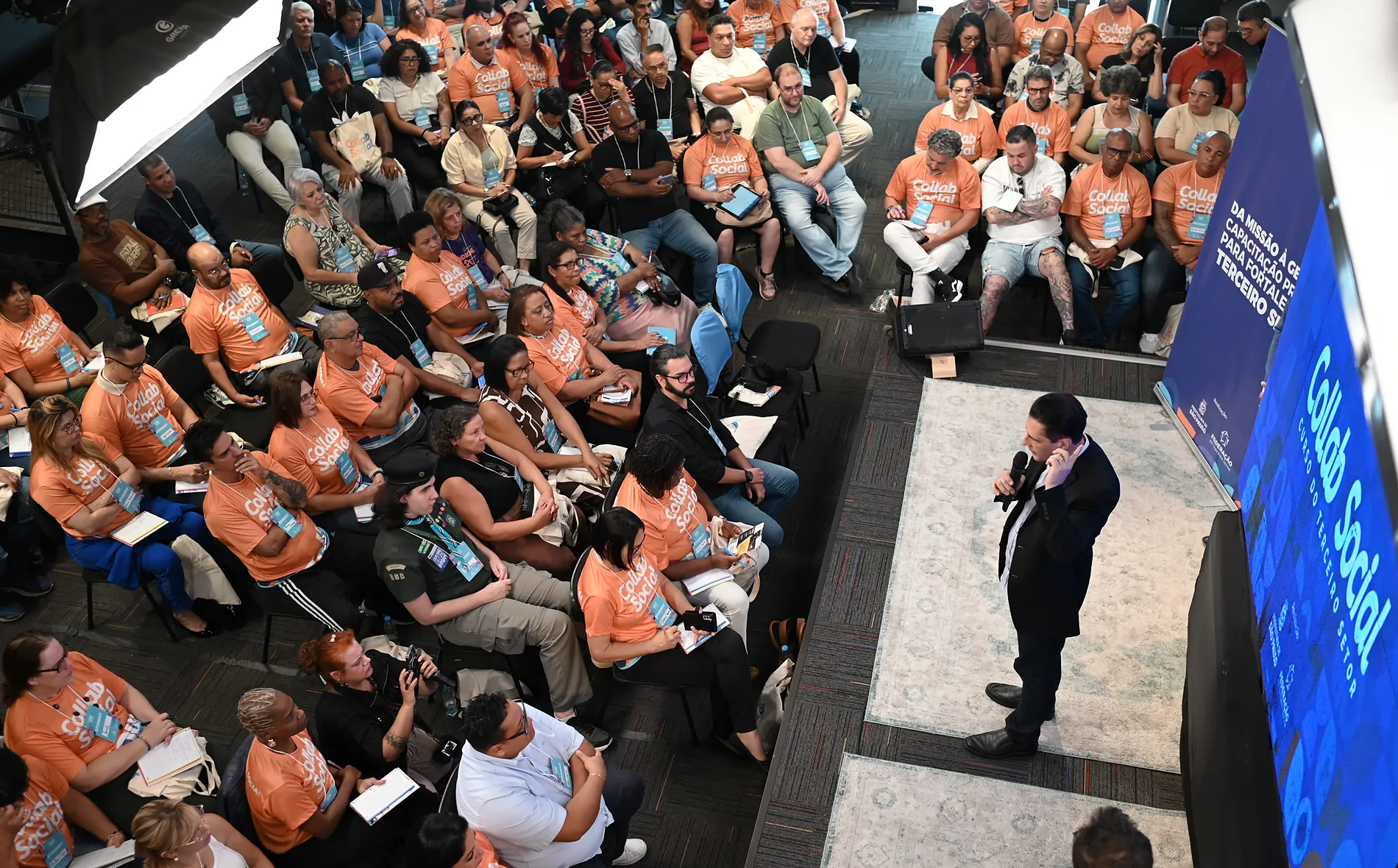 Plateia lotada na abertura do Collab Social
