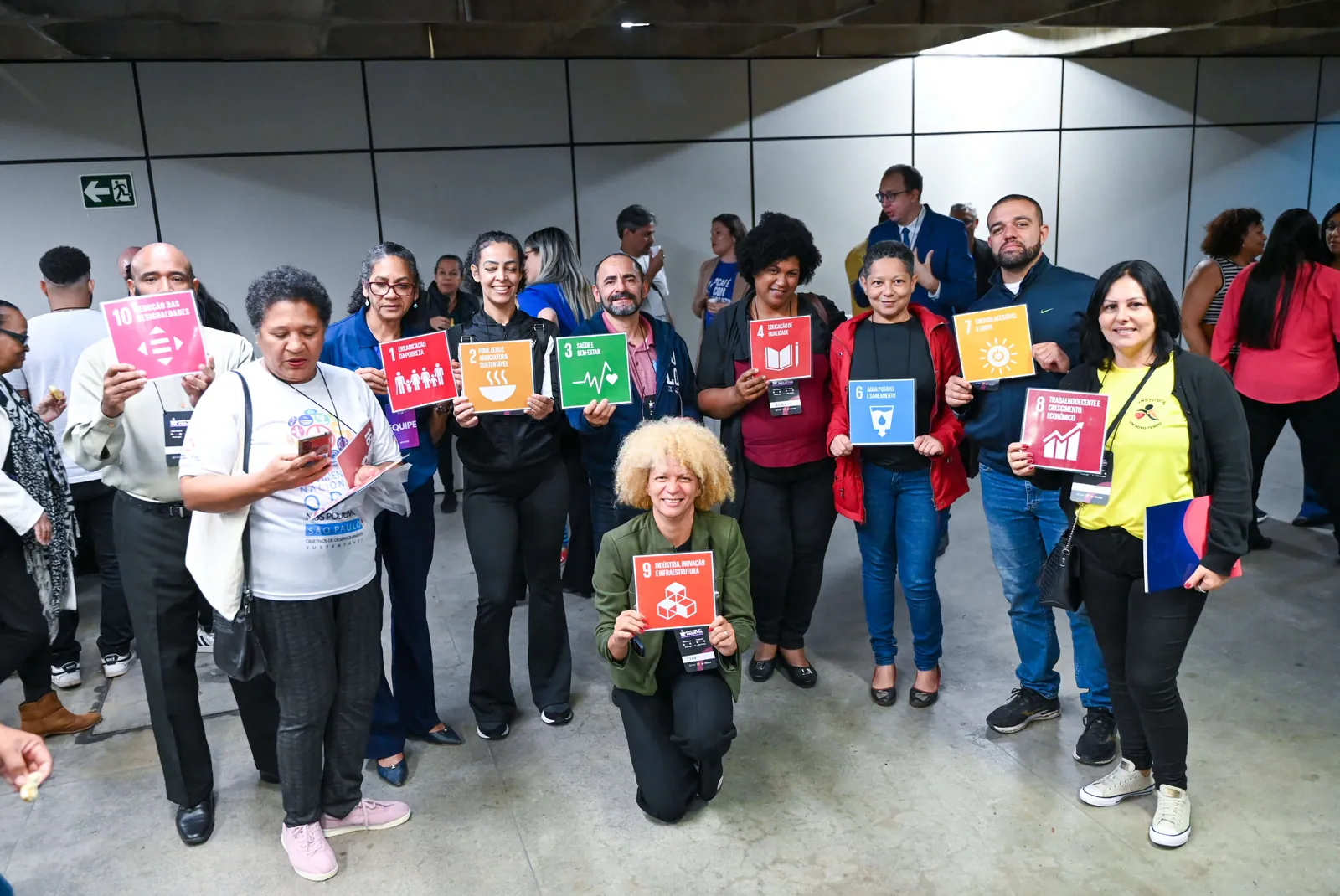 Participantes de uma edição do Café com Projetos reunidos ao fim do encontro