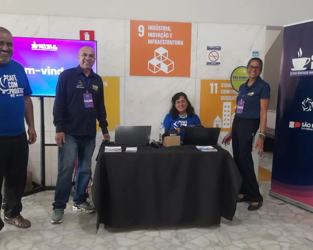 Equipe recebendo o público na edição de Taubaté