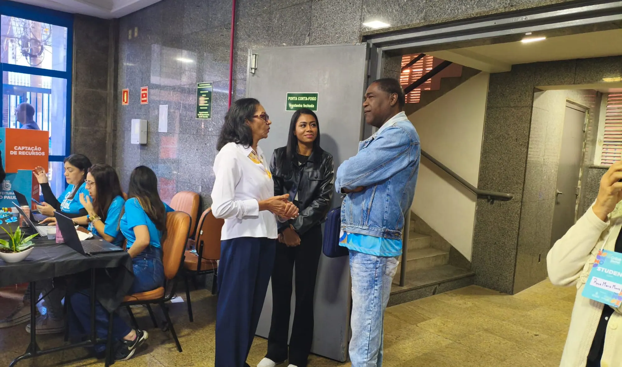 Recepção de participantes em um atendimento institucional